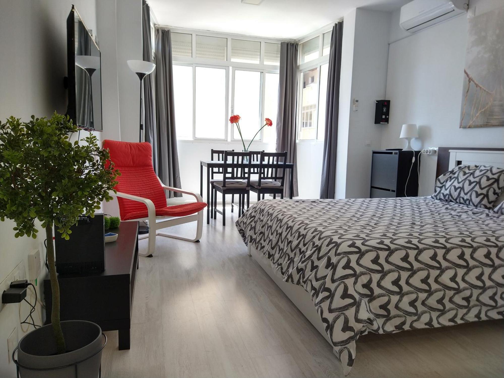 Amplio Estudio,Vista Mar Y Montana, A Pasos Del Centro Torremolinos Exterior photo